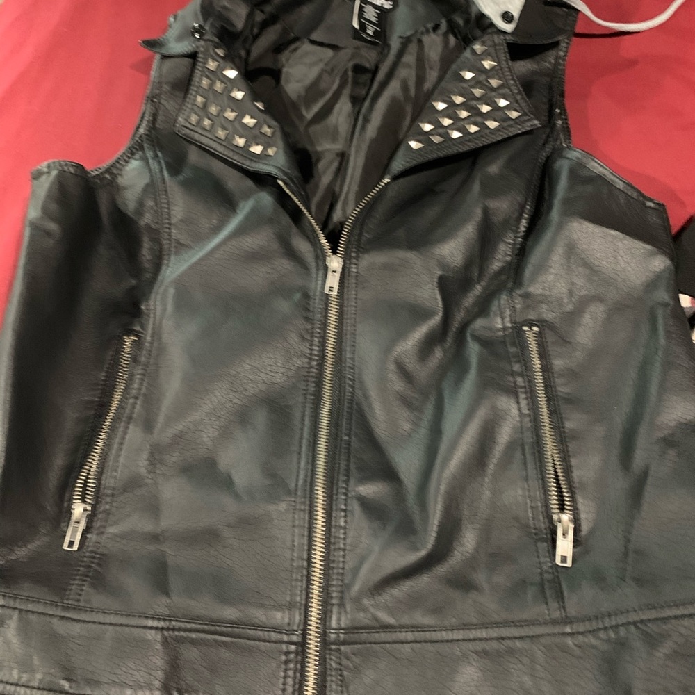 Vest - Picture 3 of 3